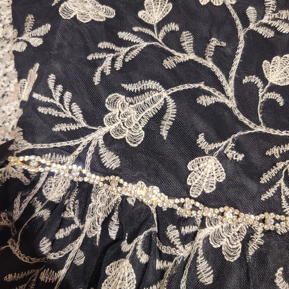 Black and Cream Dress - Picture 5 of 5